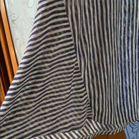 W5 Short Sleeve Long Top with Back Zipper - Picture 2 of 3